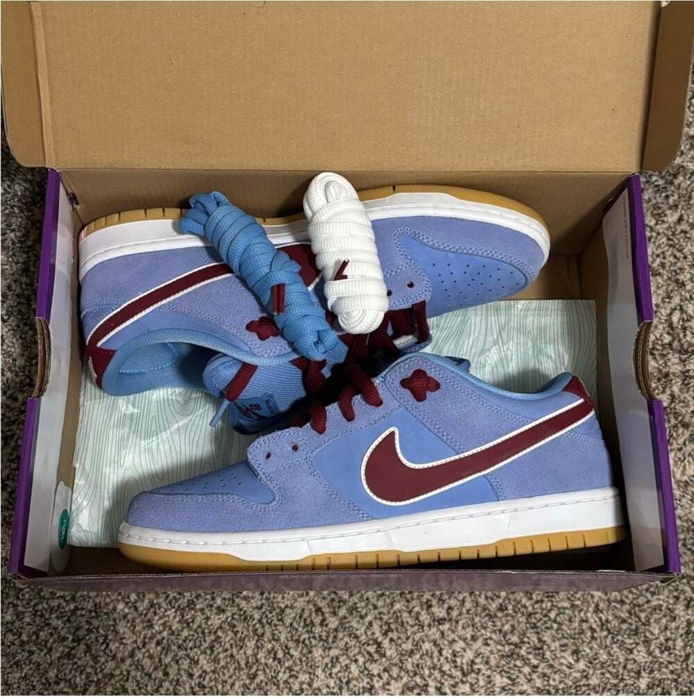 Nike SB Dunk Low Pro Phillies Size 9